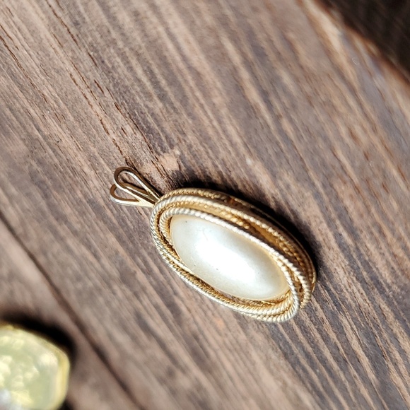 Pearl eternal twist pendant - Picture 2 of 2